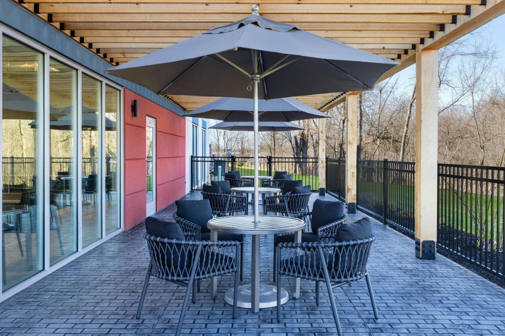 Towneplace Suites By Marriott Geneva At Spire Academy Kültér fotó