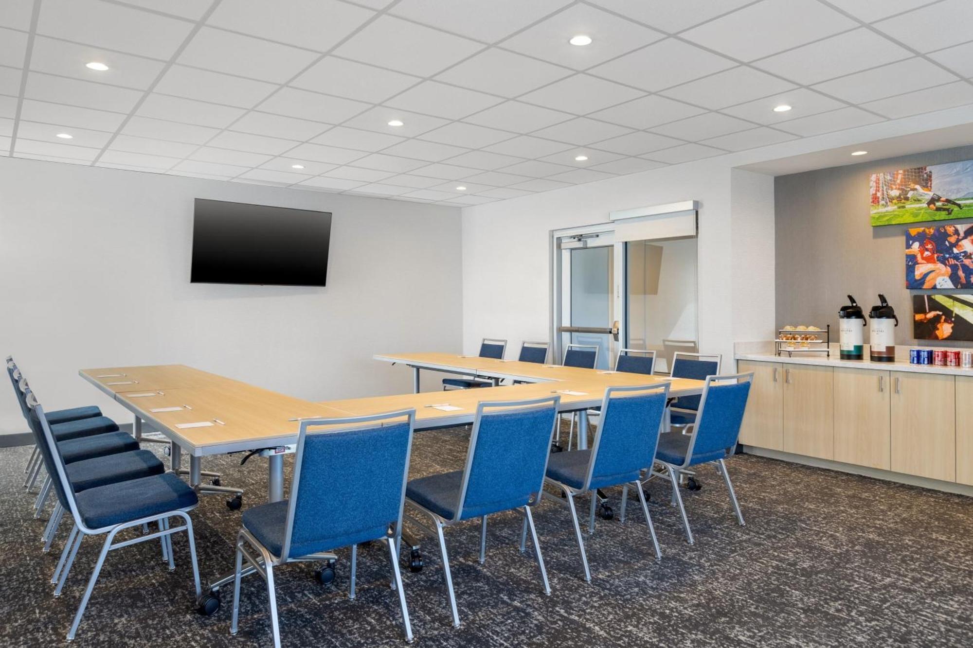 Towneplace Suites By Marriott Geneva At Spire Academy Kültér fotó