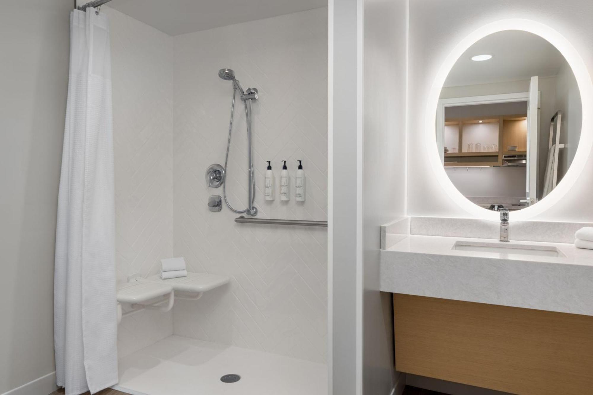 Towneplace Suites By Marriott Geneva At Spire Academy Kültér fotó